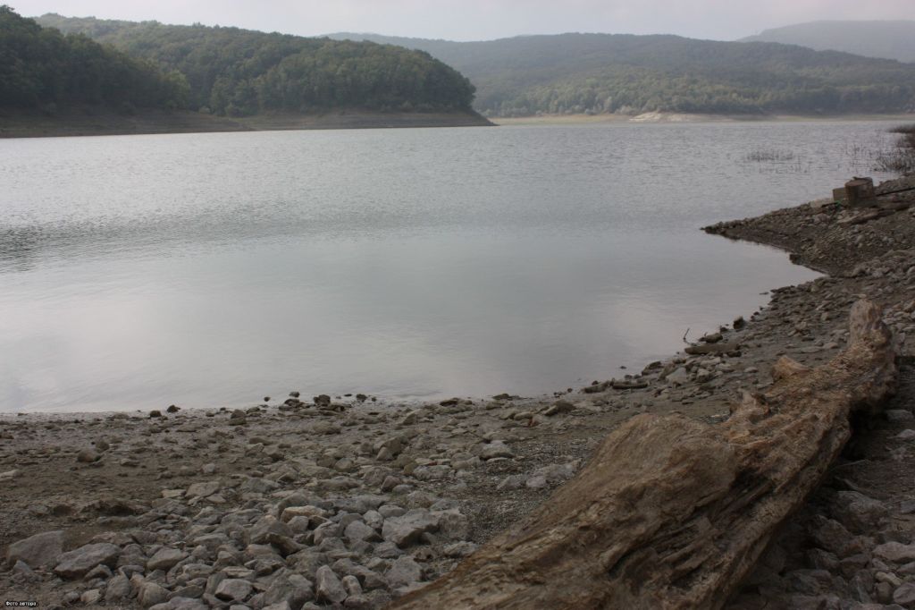 Водохранилище новороссийск. Неберджаевское водохранилище обмелело. Неберджаевское озеро Новороссийск. Глебовское водохранилище Новороссийск. Неберджаевское водохранилище рыбалка.