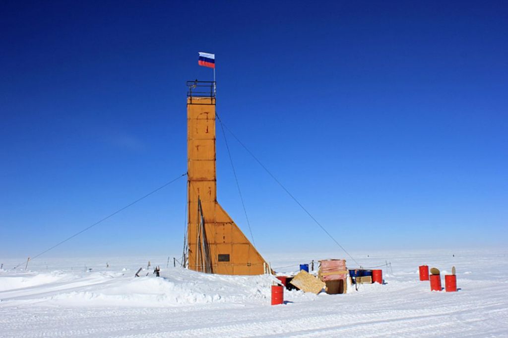 Станция восток. Российская антарктическая научная станция Восток. Полярная станция Восток в Антарктиде. Антарктическая станция Восток 1. Восток 2 Полярная станция.