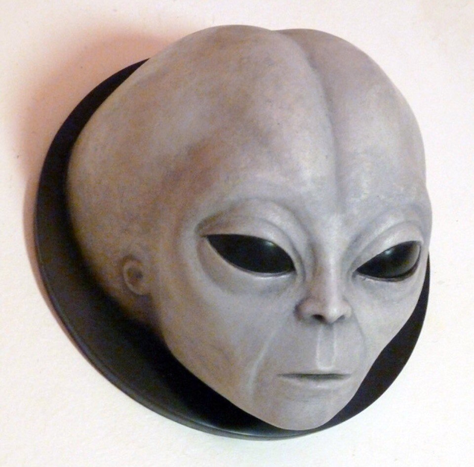 Голова пришельца. Инопланетянская голова. Голова инопланетянина скульптура.