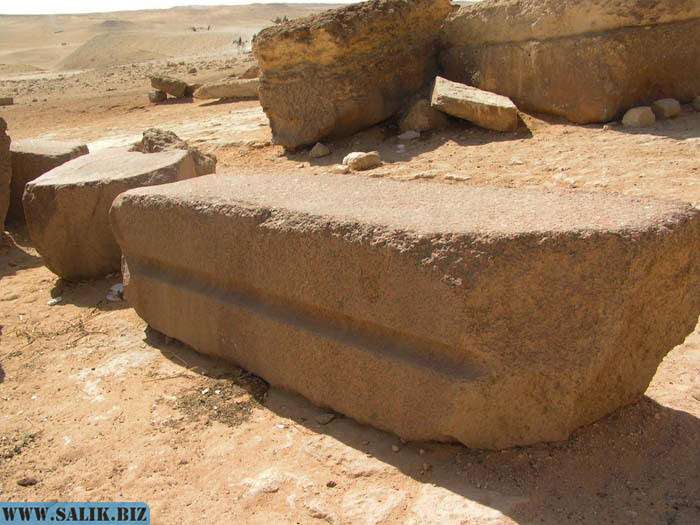 Около 2 6 лет назад. Египет гранитные блоки. Гранитный храм в Гизе. Гигантские блоки с Восточной стороны 2-й пирамиды. Скляров Египет.